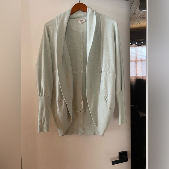 Aritzia Wilfred Cardigan - Picture 1 of 3